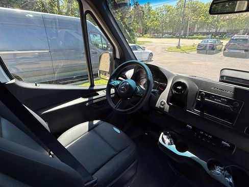 Used 2025 Mercedes-Benz Sprinter 2500 image 10