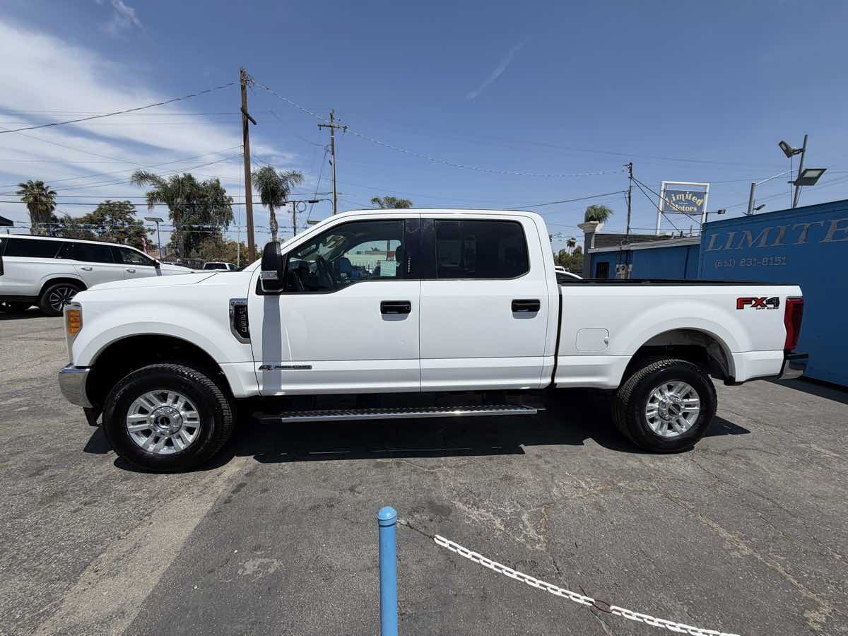Used 2017 Ford F250 XLT w/ XLT Value Package AWD/4WD image 4