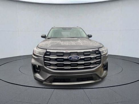 Used 2025 Ford Explorer Active w/ Active Comfort Package image 2