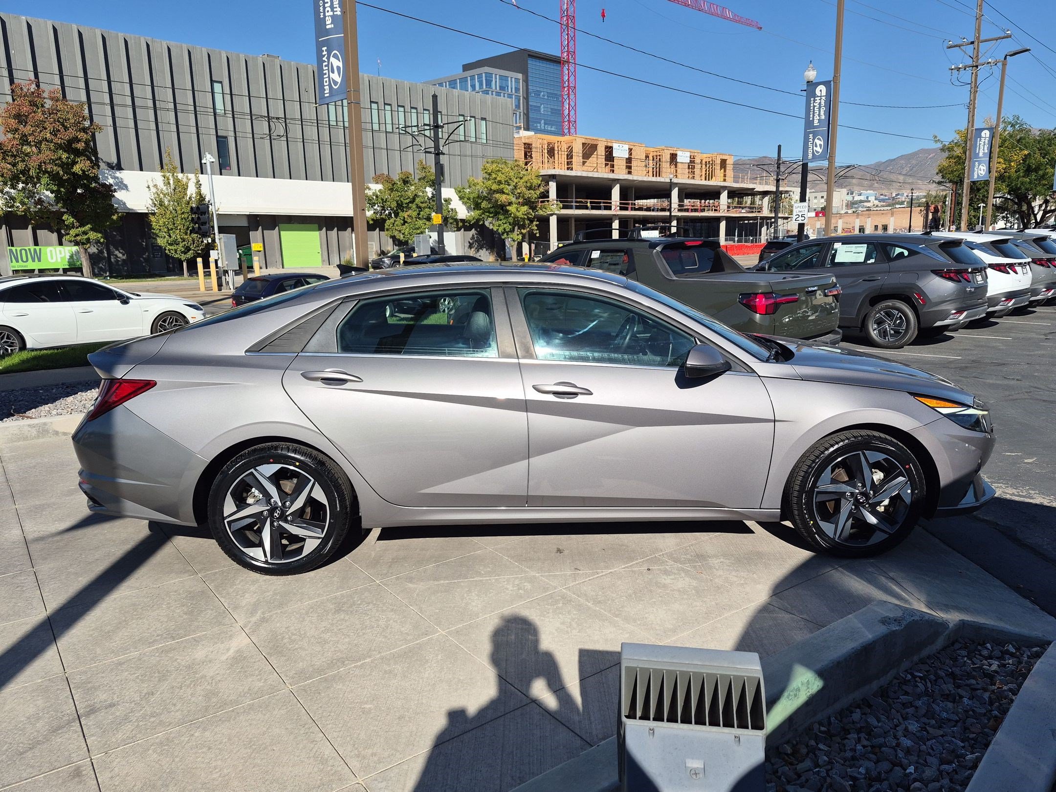 Certified 2023 Hyundai Elantra Limited w/ Preferred Accessory Package FWD image 2