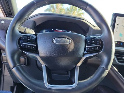 Used 2025 Ford Explorer Platinum image 18