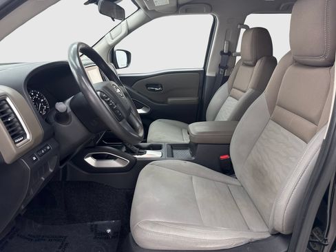 Used 2022 Nissan Frontier SV w/ Technology Package RWD image 17