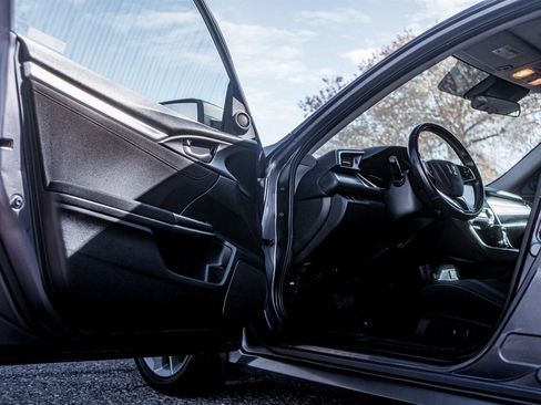 Used 2019 Honda Civic EX image 16