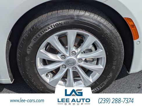 Used 2018 Chrysler Pacifica Touring-L w/ Advanced Safetytec Group FWD image 10