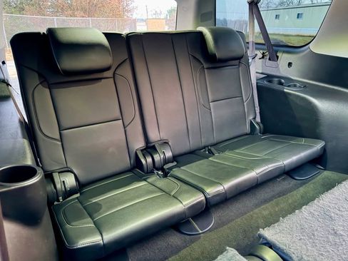 Used 2015 Chevrolet Suburban LT image 16