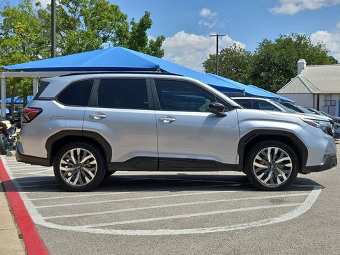 Used 2025 Subaru Forester Touring AWD/4WD image 2