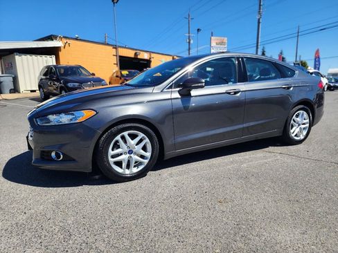 Used 2016 Ford Fusion SE w/ Equipment Group 202A FWD image 11