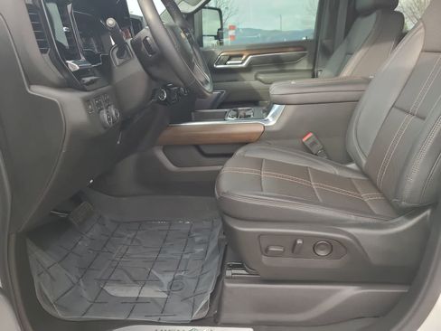 Used 2024 Chevrolet Silverado 2500 High Country w/ Technology Package AWD/4WD image 19