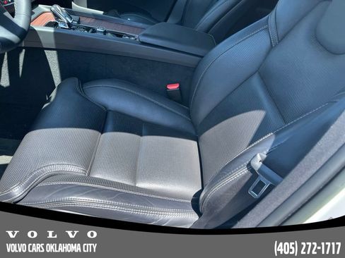 Certified 2023 Volvo XC60 B5 Ultimate w/ Climate Package FWD image 9