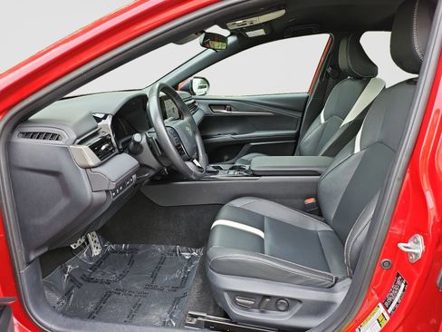 Used 2025 Toyota Camry SE FWD image 22