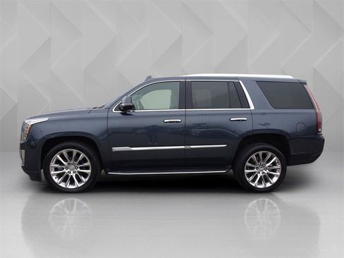 Used 2019 Cadillac Escalade Luxury image 2