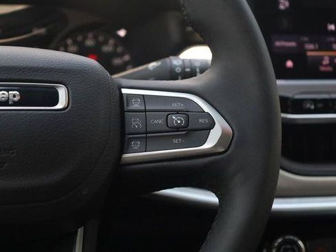Used 2025 Jeep Compass Limited AWD/4WD image 9