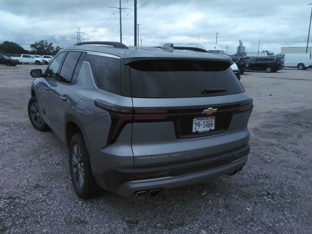 Used 2025 Chevrolet Traverse LT w/ Driver Confidence Package AWD/4WD image 7