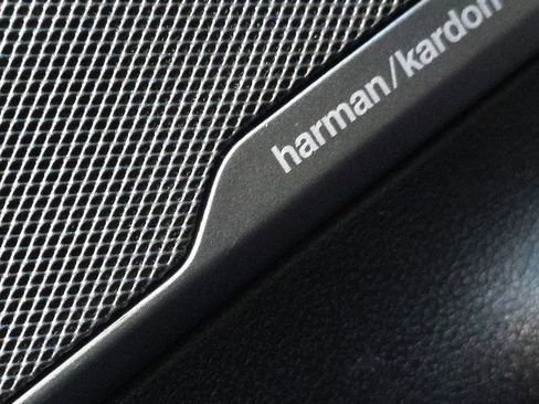 Used 2023 BMW 530e xDrive w/ Premium Package image 27