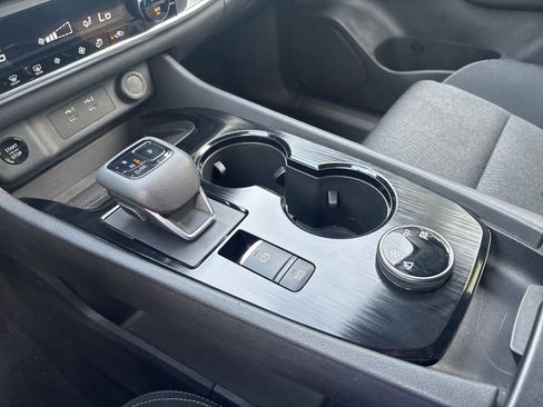 Used 2024 Nissan Rogue SV image 21