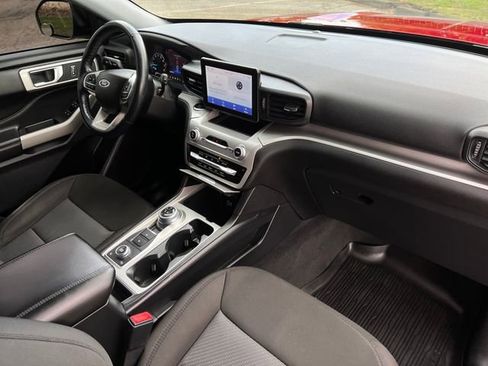 Used 2022 Ford Explorer XLT AWD/4WD image 37