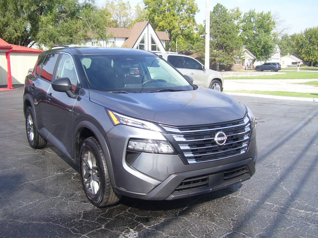 Used 2024 Nissan Rogue S AWD/4WD image 4