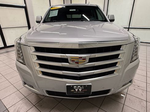 Used 2017 Cadillac Escalade Luxury AWD/4WD image 11
