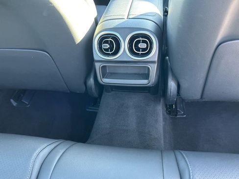 Used 2025 Mercedes-Benz C 300 Sedan image 27