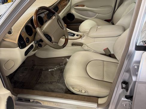 Used 2001 Jaguar XJ Vanden Plas image 7