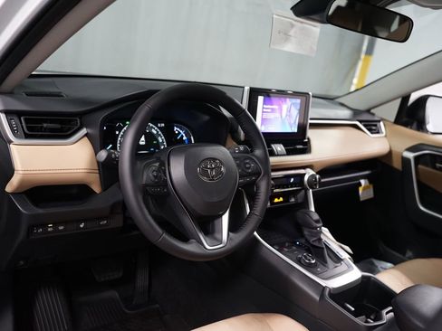 New 2025 Toyota RAV4 XLE image 11