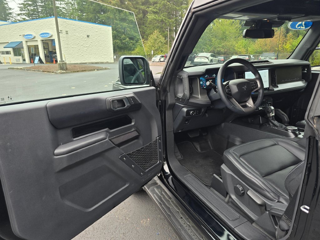 Used 2025 Ford Bronco Badlands AWD/4WD image 8