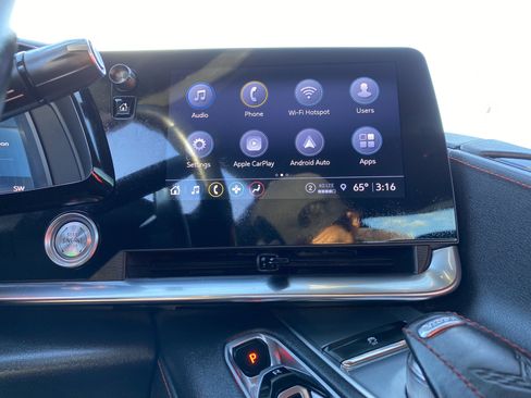 Used 2022 Chevrolet Corvette Stingray Coupe w/ Engine Appearance Package image 18