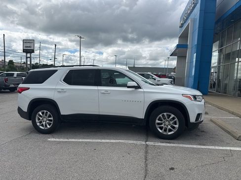Used 2021 Chevrolet Traverse LT FWD image 2
