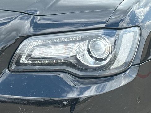 Used 2022 Chrysler 300 Touring L w/ Popular Equipment Group image 4