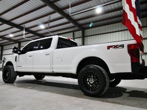 Used 2020 Ford F350 Lariat w/ Lariat Value Package AWD/4WD image 8