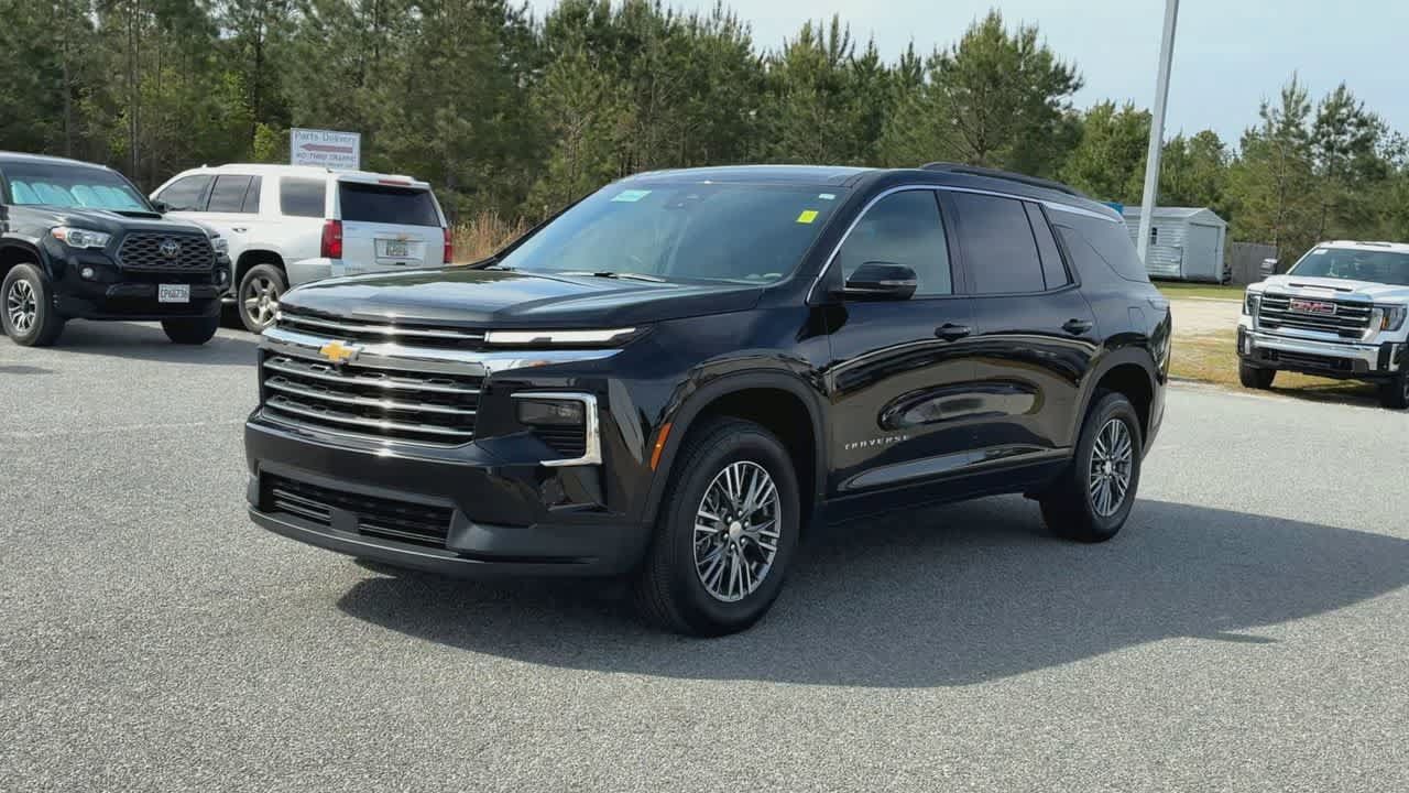 Used 2026 Chevrolet Traverse LT FWD image 4