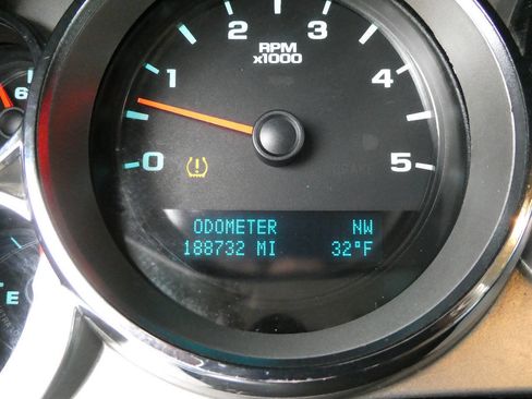 Used 2011 Chevrolet Silverado 2500 LT w/ Interior Plus Package AWD/4WD image 15
