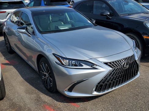 Used 2024 Lexus ES 350 w/ Technology Package image 2