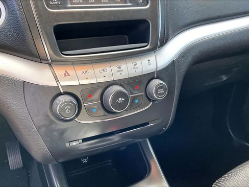 Used 2018 Dodge Journey SE FWD image 33