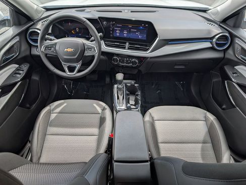 Certified 2024 Chevrolet Trax LT w/ Driver Confidence Package image 25