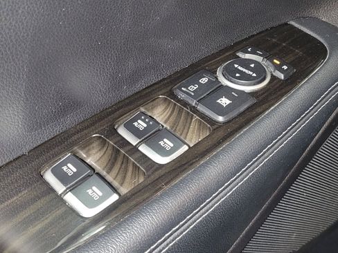 Used 2019 Kia Sorento LX image 27