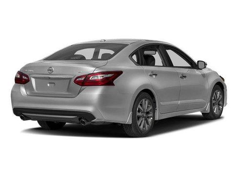 Used 2017 Nissan Altima 3.5 SL w/ 3.5SL Technology Package image 2