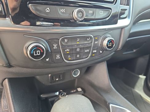 Used 2023 Chevrolet Traverse LT FWD image 25