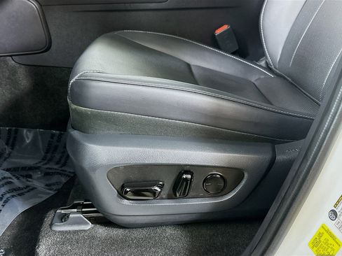 Used 2024 Lexus GX 550 w/ Accessory Package (2T) image 18