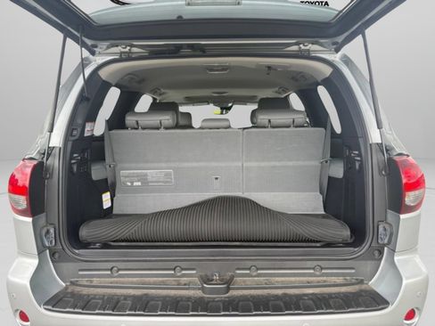 Used 2021 Toyota Sequoia Limited w/ Safety & Convenience Package AWD/4WD image 25