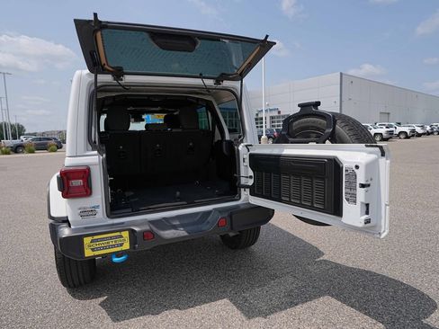 Used 2024 Jeep Wrangler Unlimited Sahara AWD/4WD image 14