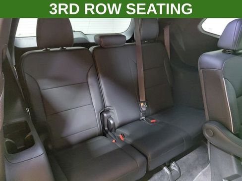 Used 2025 Buick Enclave Preferred AWD/4WD image 5