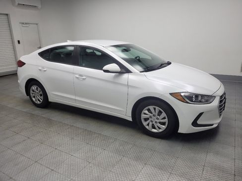 Used 2017 Hyundai Elantra SE image 11