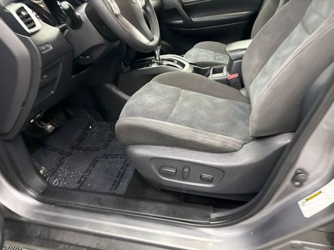 Used 2016 Nissan Rogue SV FWD image 10