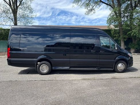Used 2023 Mercedes-Benz Sprinter 3500 image 8