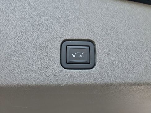 Used 2025 Cadillac XT6 Premium Luxury w/ LPO, Floor Liner Package AWD/4WD image 30