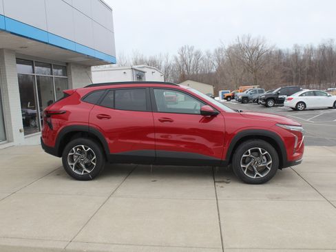 New 2026 Chevrolet Trax LT image 3