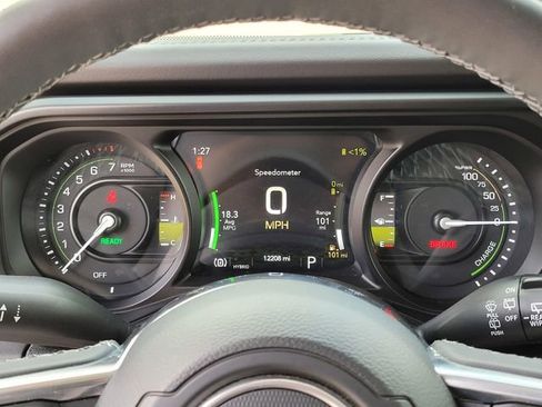Used 2025 Jeep Wrangler Unlimited Sahara AWD/4WD image 24