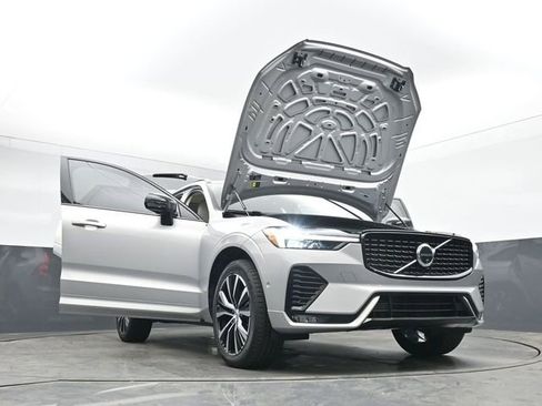 Used 2024 Volvo XC60 B5 Plus w/ Protection Package Premier image 53