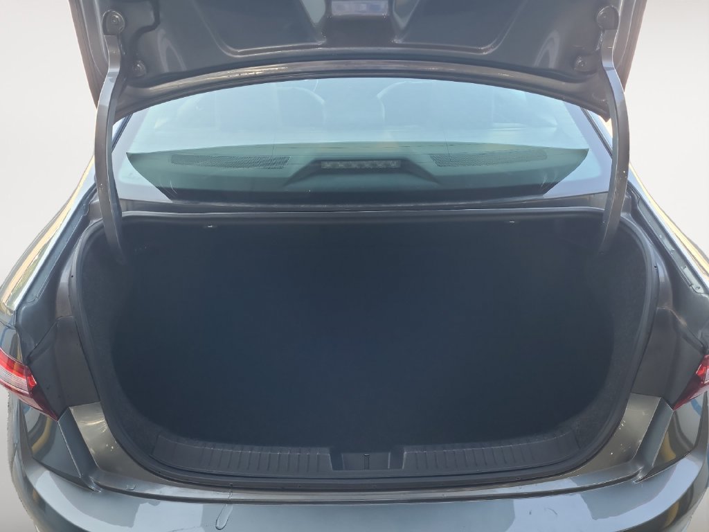 Used 2024 Volkswagen Jetta SE FWD image 17